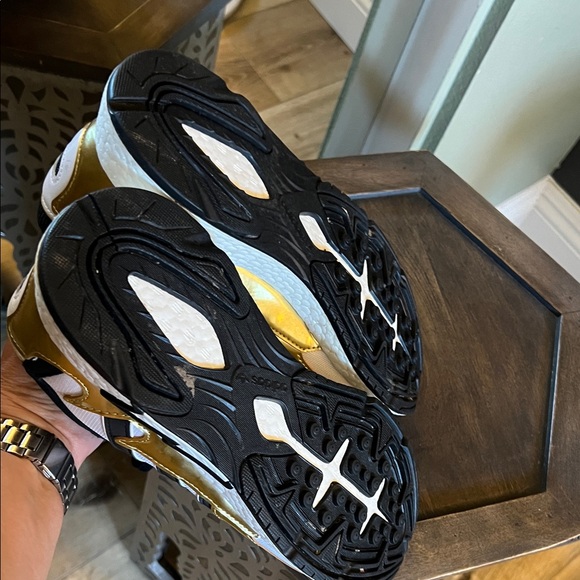 🛑 1 hour sale. Adidas Black and Gold Athletic Shoes - Picture 9 of 10